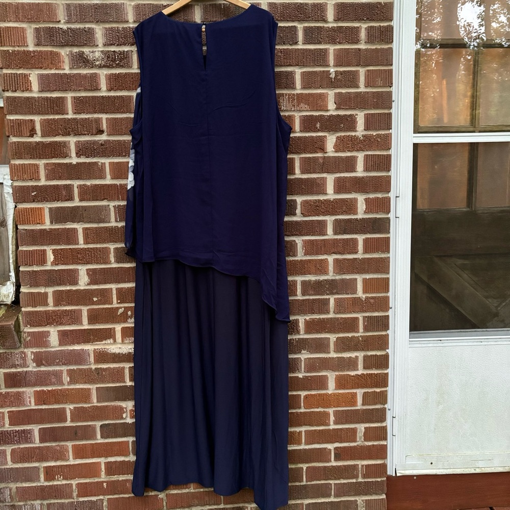 Avenue Studio NWT Sleeveless Bronwyn Floral Print Navy Maxi Dress Size 30/32 - Picture 5 of 9